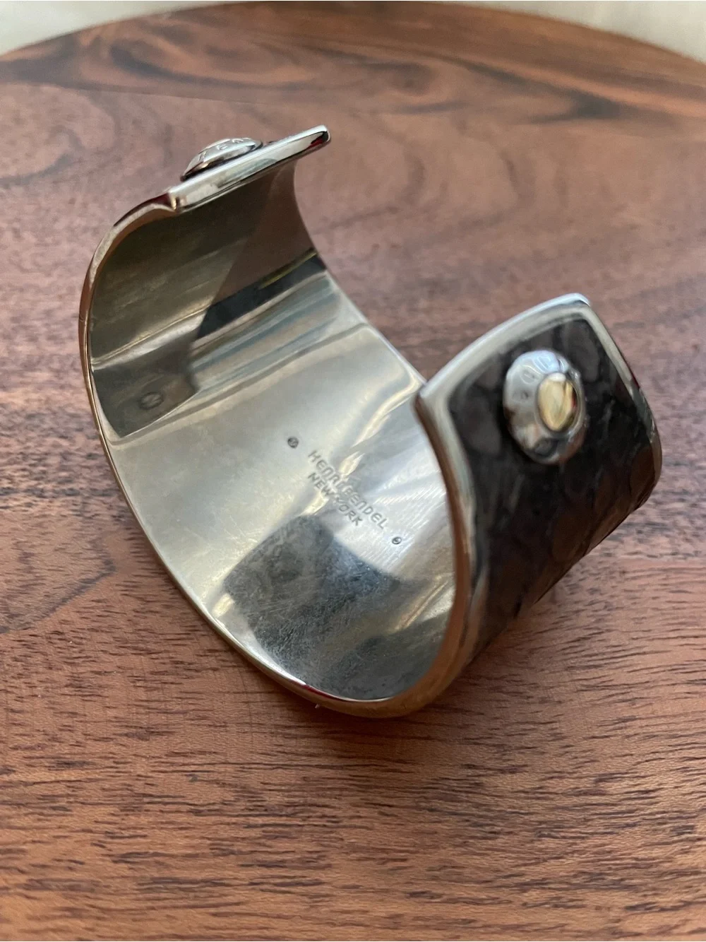🤎 Henri Bendel Brown Embossed Cuff Bracelet 🤎 with Dust Bag! Rare, Discontinued. - Picture 4 of 7